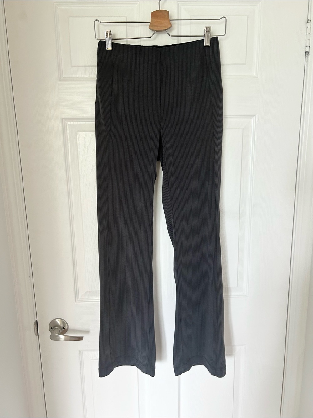 Lululemon Ribbed Softstreme Flared Pant Regular - Black - Size 6